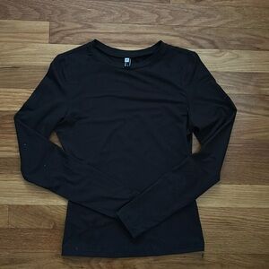 Black stretch long-sleeve